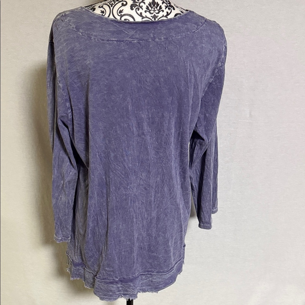 Jess & Jane Mineral Washed Patch Pocket Floral Graphic Purple Women's Tunic Top - Picture 5 of 11